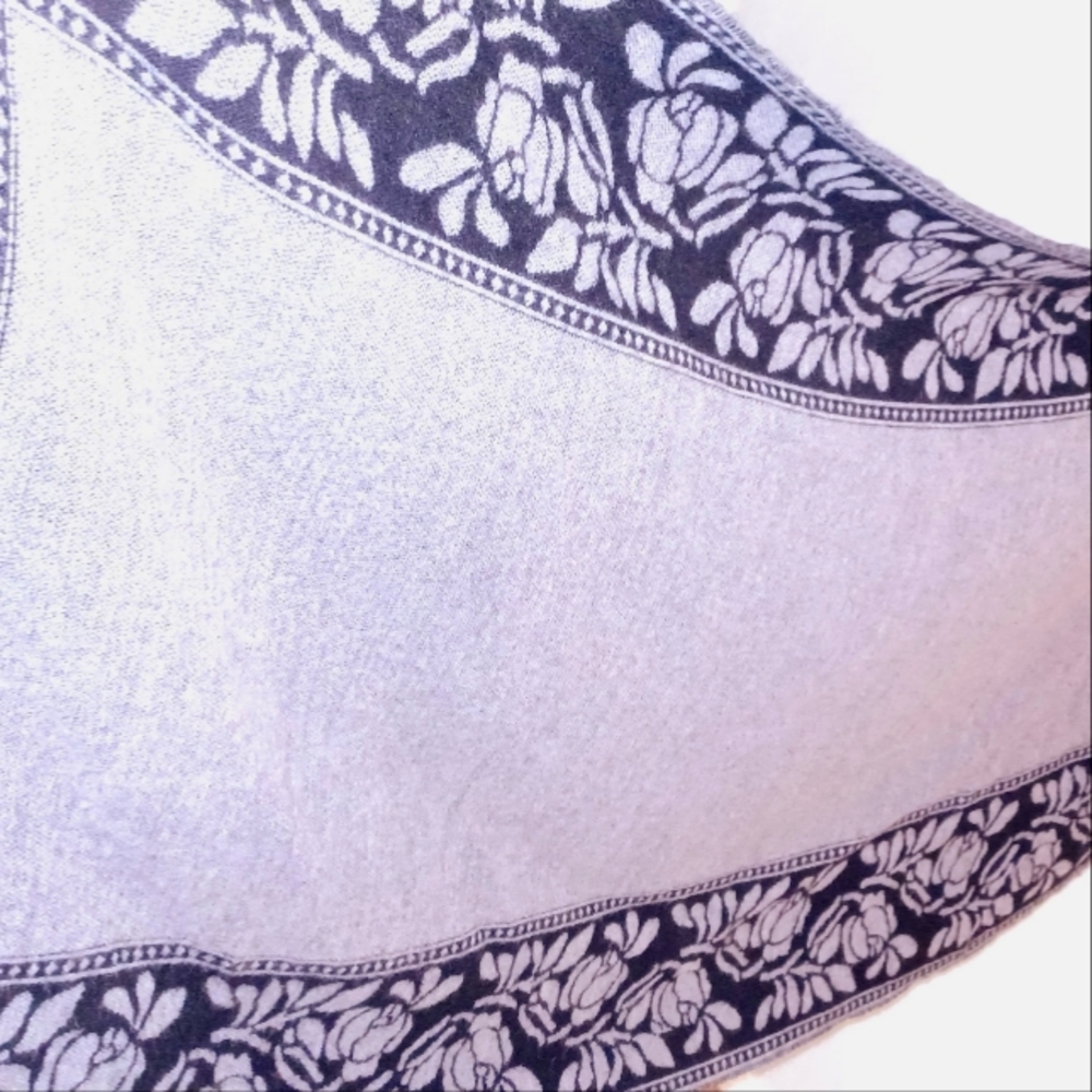 Scarf or shawl